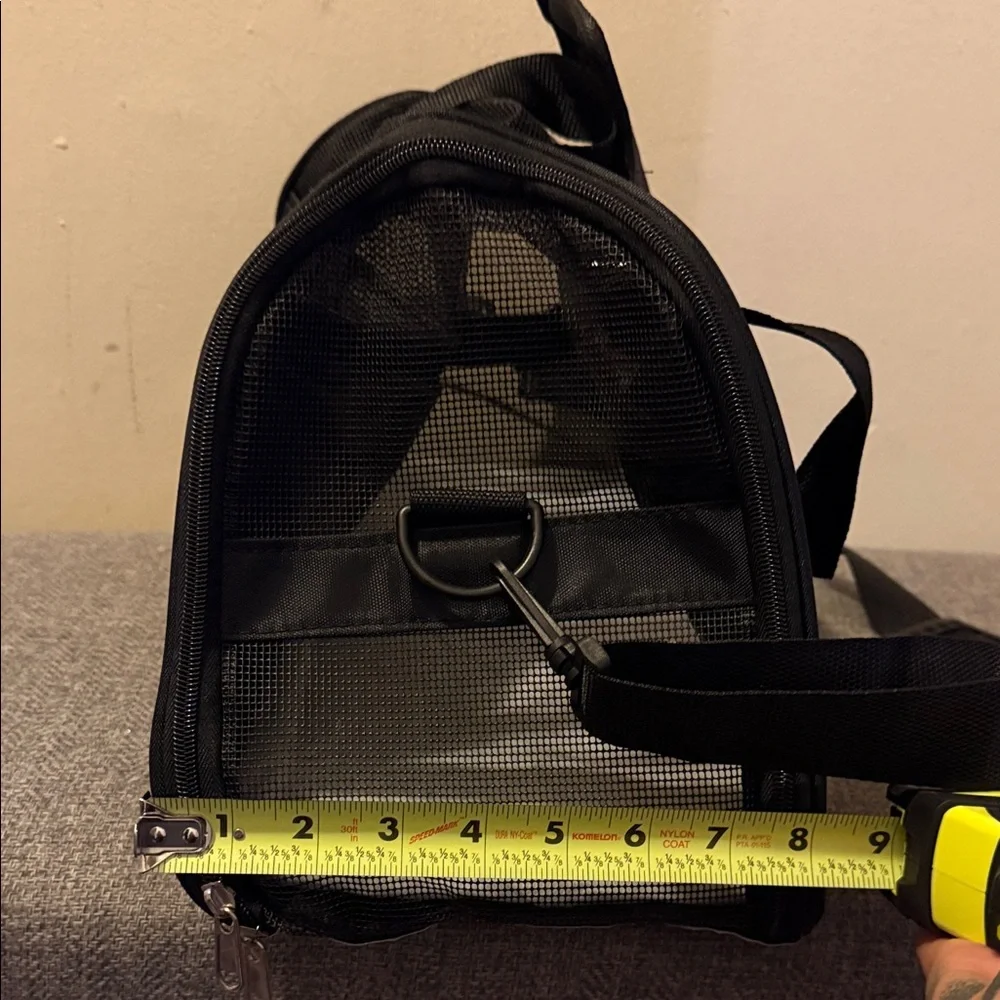 Pet Travel Carrier in Black